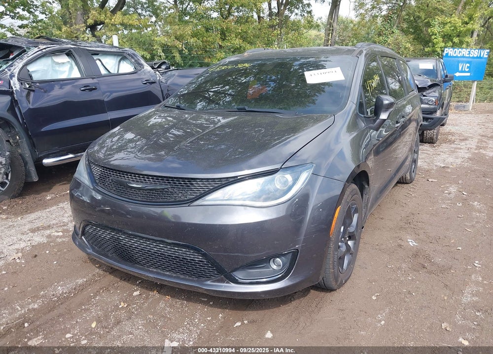 2019 CHRYSLER PACIFICA TOURING L VIN: 2C4RC1BG3KR569657