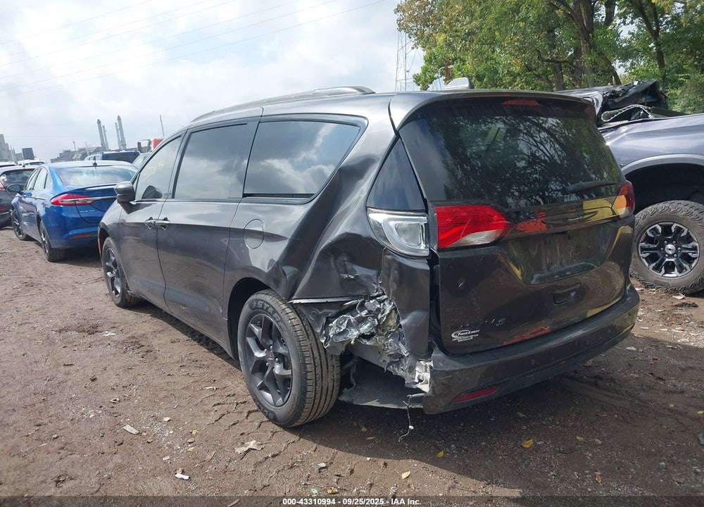 2019 CHRYSLER PACIFICA TOURING L VIN: 2C4RC1BG3KR569657