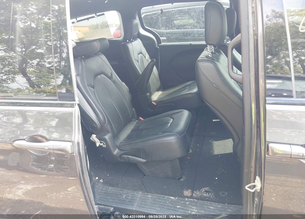 2019 CHRYSLER PACIFICA TOURING L VIN: 2C4RC1BG3KR569657