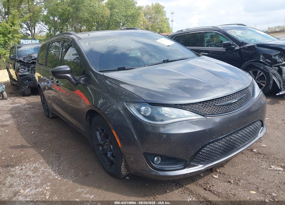 2019 CHRYSLER PACIFICA TOURING L VIN: 2C4RC1BG3KR569657