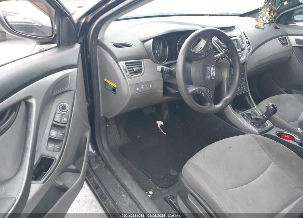 2014 HYUNDAI ELANTRA VIN: 5NPDH4AE1EH458684