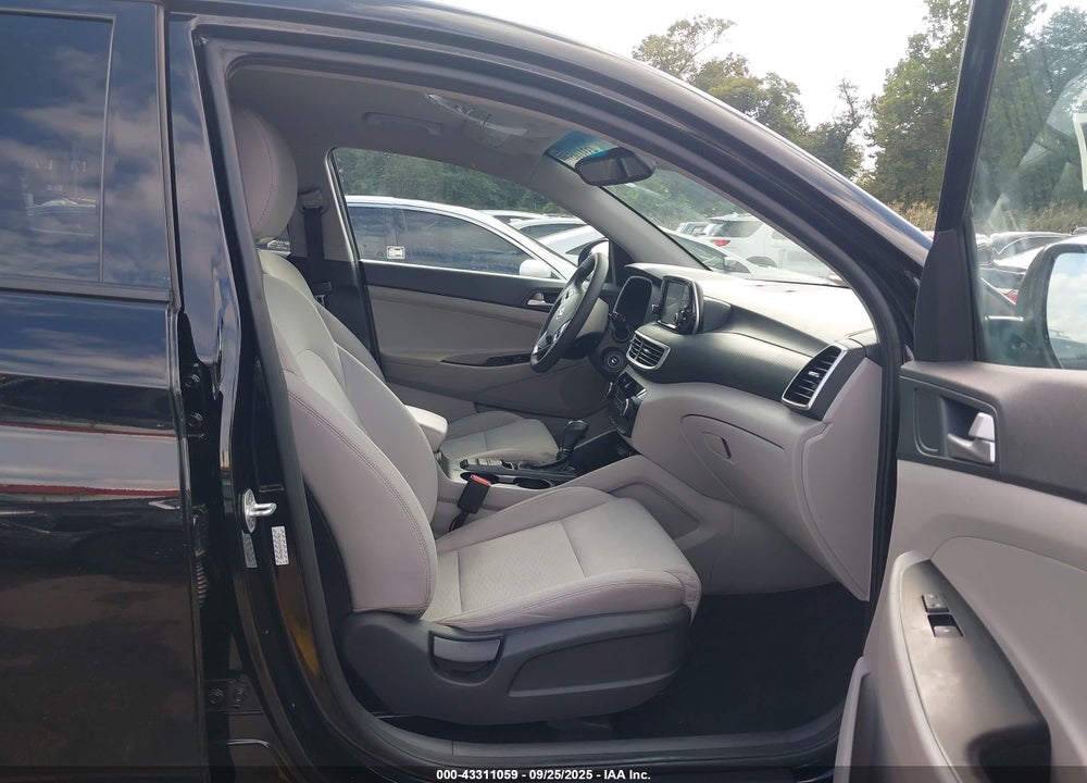 2019 HYUNDAI TUCSON SE VIN: KM8J2CA42KU063402