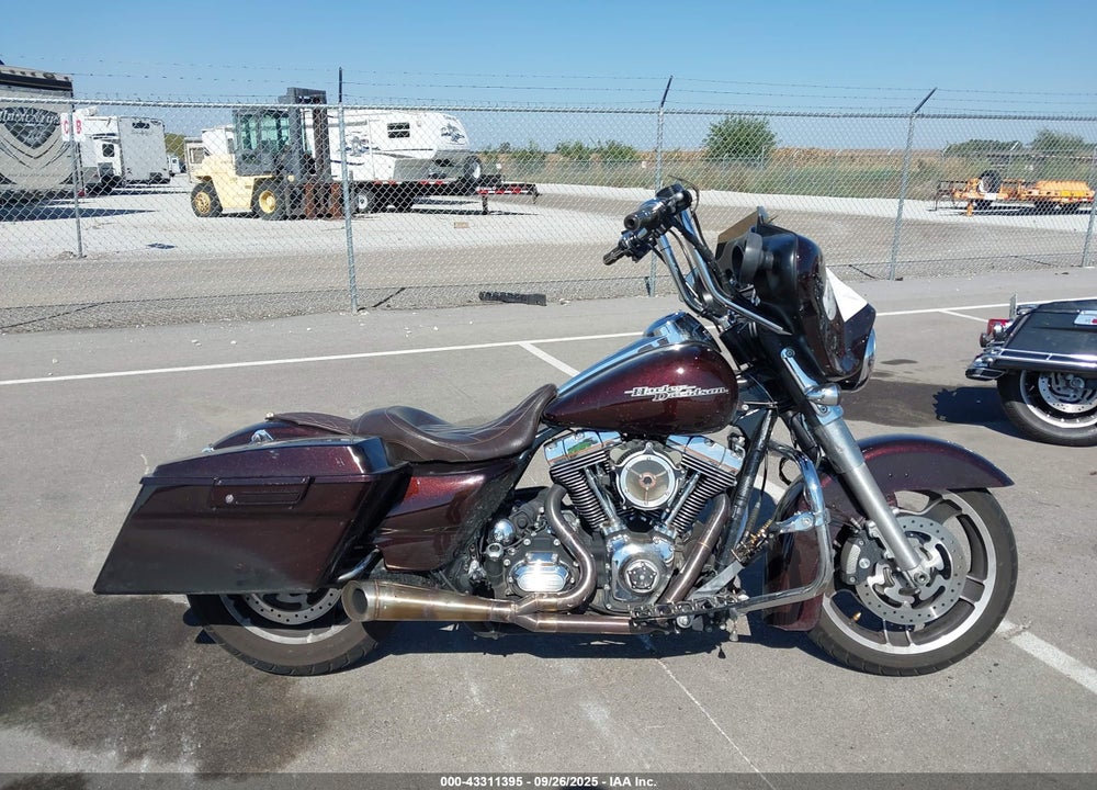 2011 HARLEY-DAVIDSON FLHX VIN: 1HD1KBM13BB602619