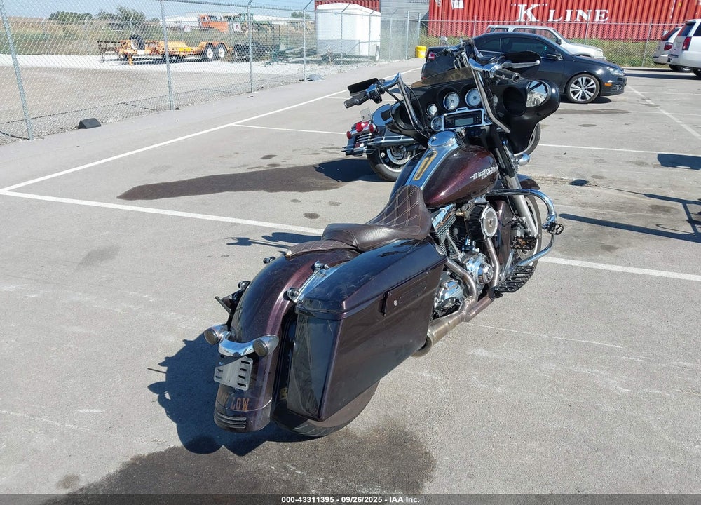 2011 HARLEY-DAVIDSON FLHX VIN: 1HD1KBM13BB602619