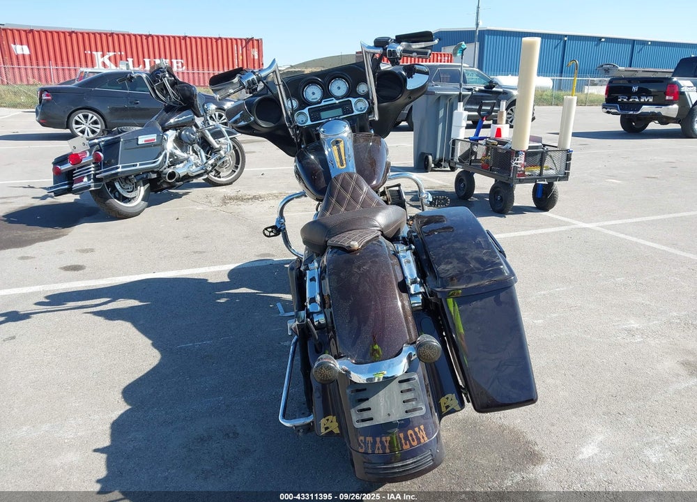 2011 HARLEY-DAVIDSON FLHX VIN: 1HD1KBM13BB602619