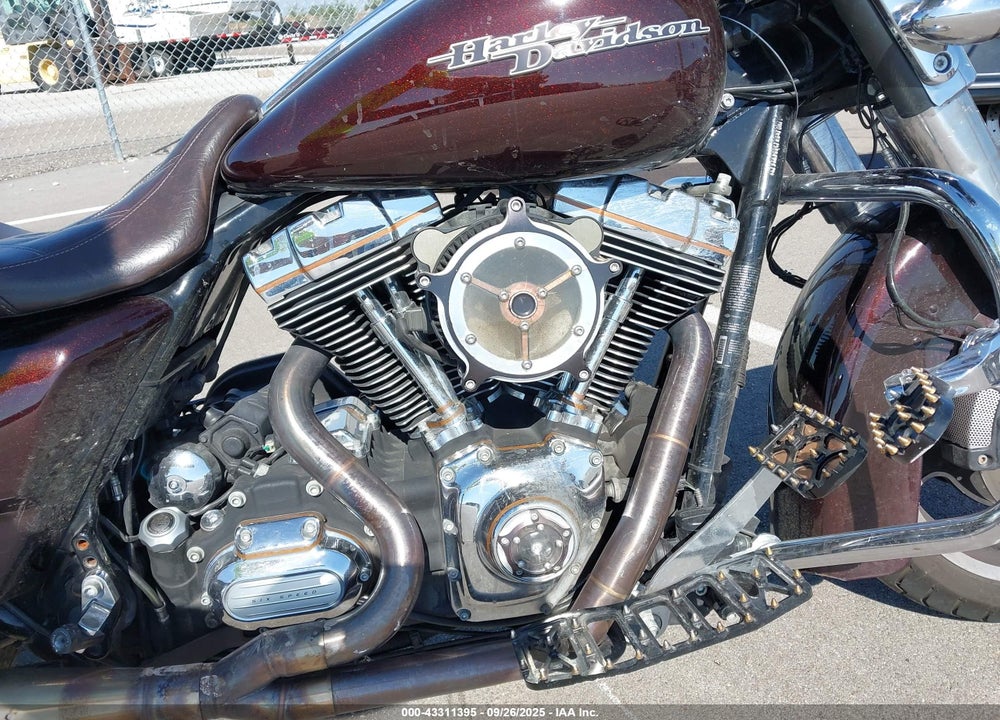 2011 HARLEY-DAVIDSON FLHX VIN: 1HD1KBM13BB602619