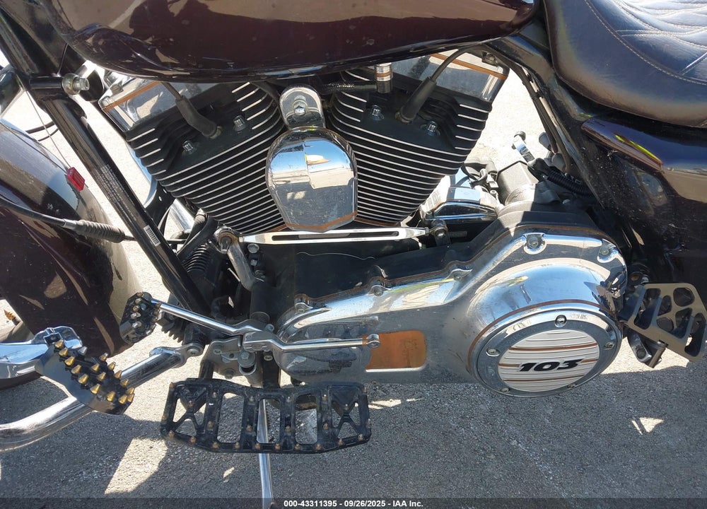 2011 HARLEY-DAVIDSON FLHX VIN: 1HD1KBM13BB602619