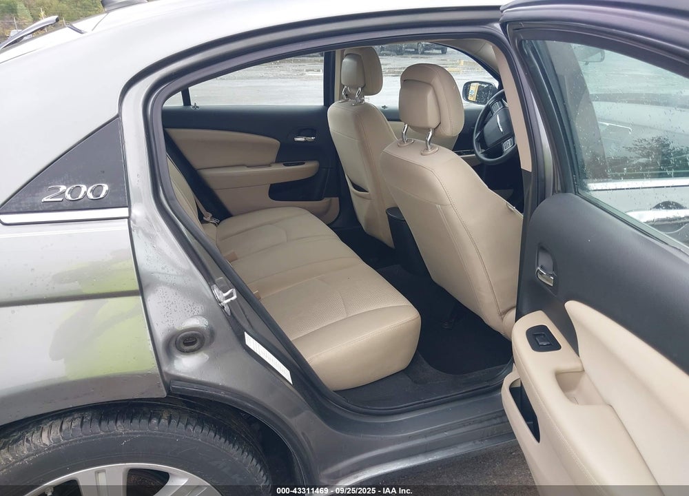 2012 CHRYSLER 200 VIN: 1C3CCBAG5CN240068