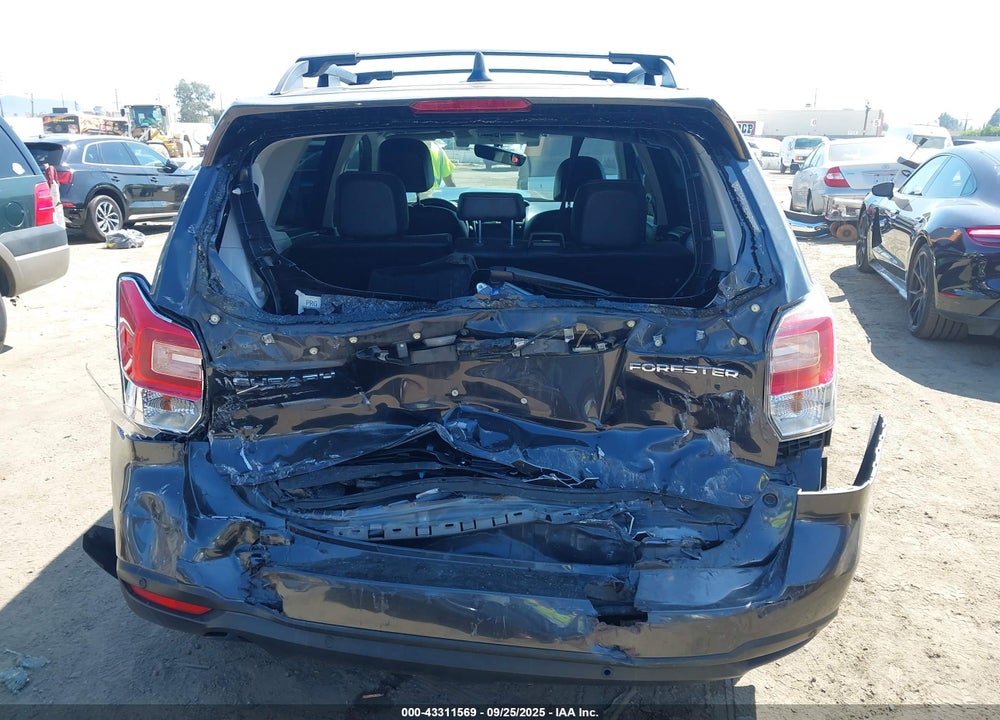 2018 SUBARU FORESTER VIN: JF2SJAWC7JH486100