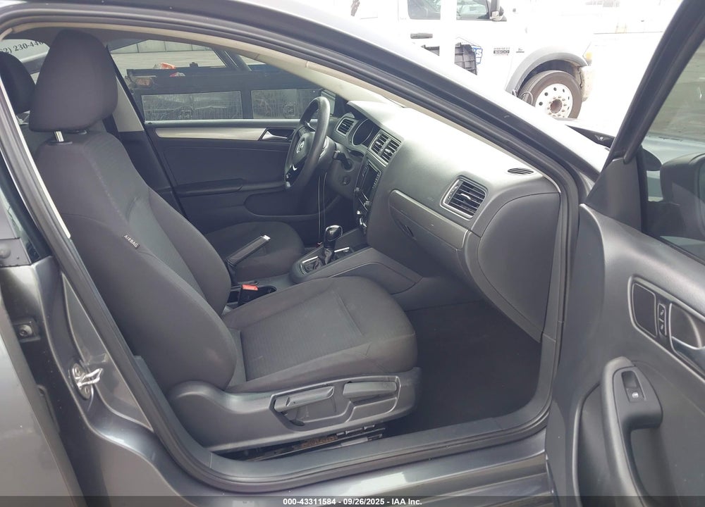 2016 VOLKSWAGEN JETTA VIN: 3VWD67AJ5GM238379