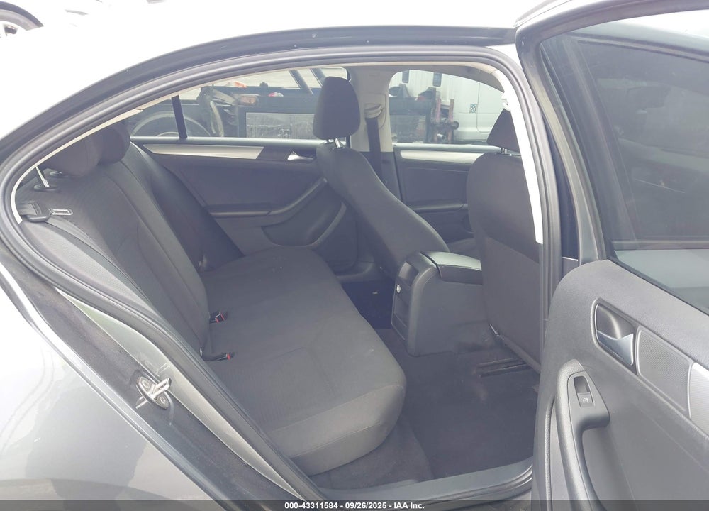 2016 VOLKSWAGEN JETTA VIN: 3VWD67AJ5GM238379