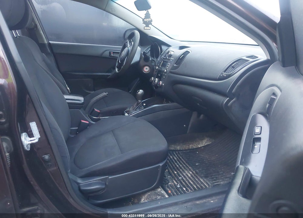 2011 KIA FORTE EX VIN: KNAFU4A25B5448324