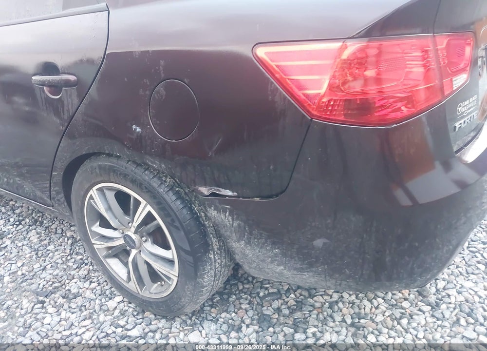 2011 KIA FORTE EX VIN: KNAFU4A25B5448324