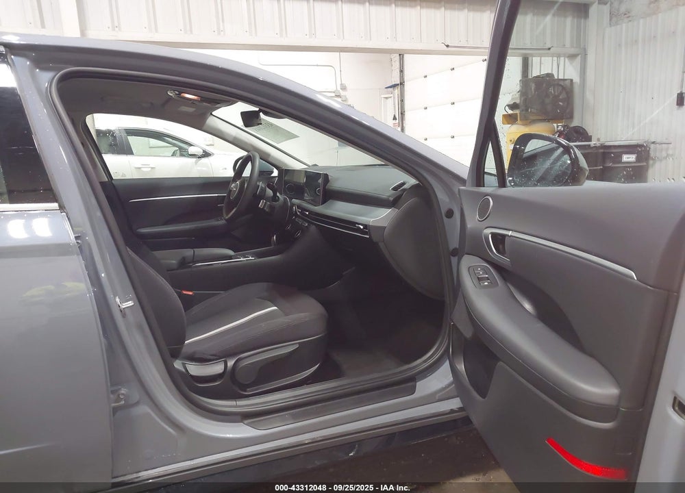 2025 HYUNDAI SONATA VIN: KMHL64JA3SA497063