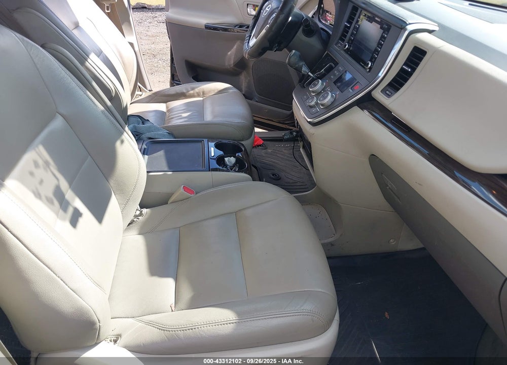 2018 TOYOTA SIENNA XLE 8 PASSENGER VIN: 5TDYZ3DC8JS924523