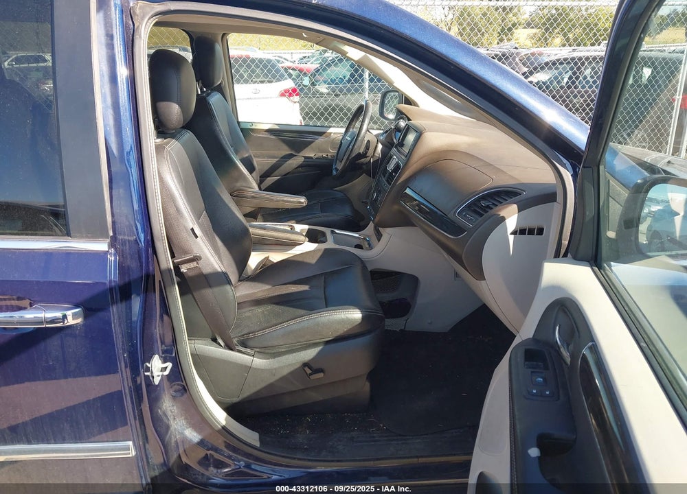2014 CHRYSLER TOWN & COUNTRY VIN: 2C4RC1CG3ER464569