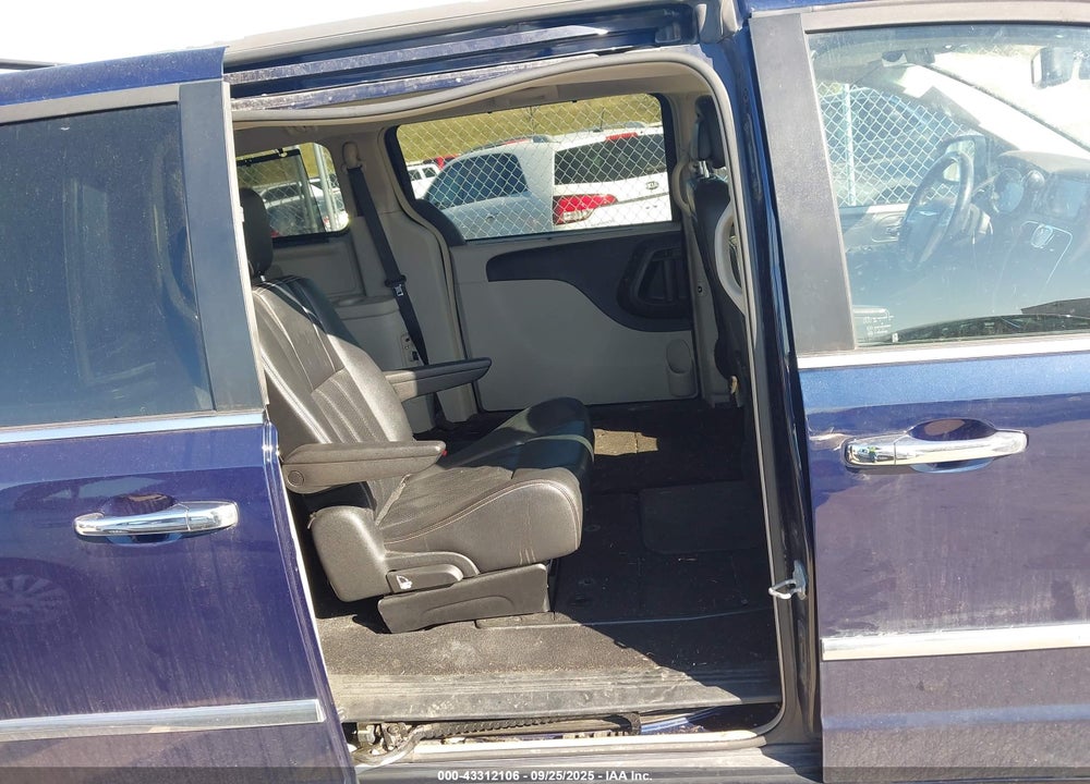 2014 CHRYSLER TOWN & COUNTRY VIN: 2C4RC1CG3ER464569