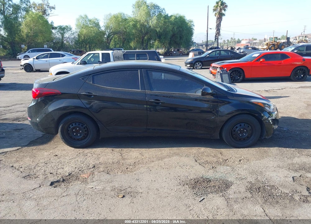 2016 HYUNDAI ELANTRA VIN: 5NPDH4AE1GH747826