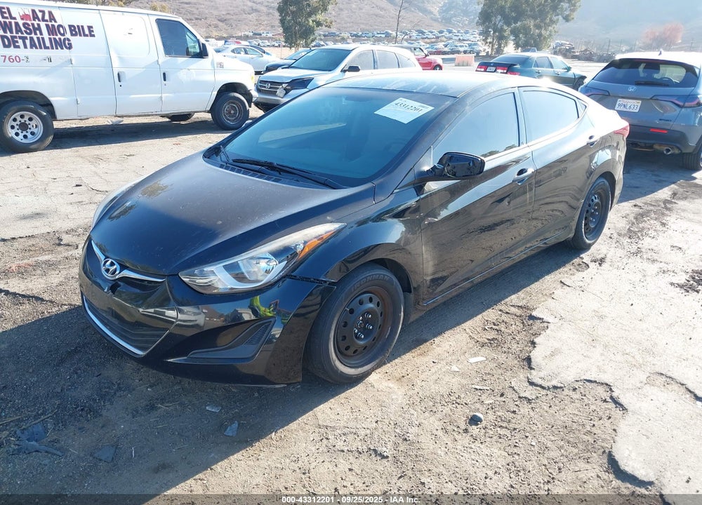 2016 HYUNDAI ELANTRA VIN: 5NPDH4AE1GH747826