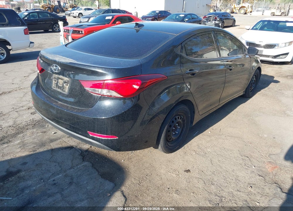 2016 HYUNDAI ELANTRA VIN: 5NPDH4AE1GH747826