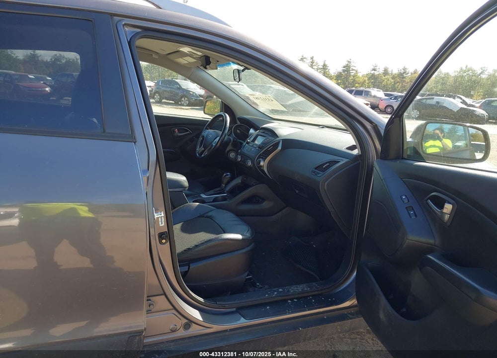 2014 HYUNDAI TUCSON SE VIN: KM8JUCAG9EU942713
