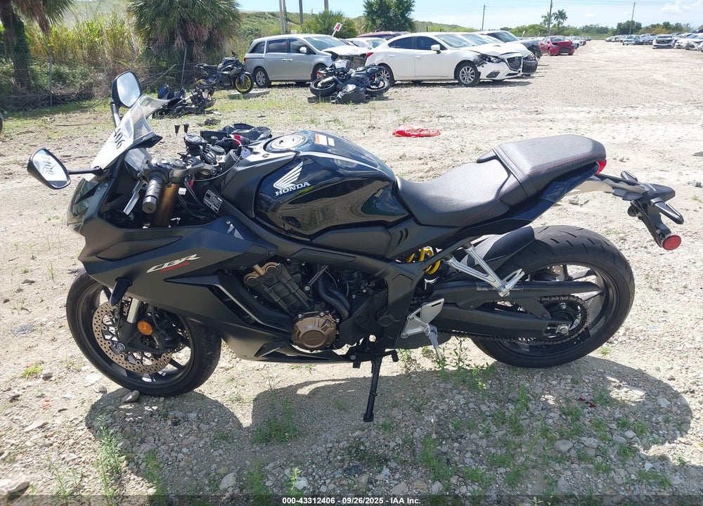 2021 HONDA CBR650 RA VIN: MLHRH0150M5200294