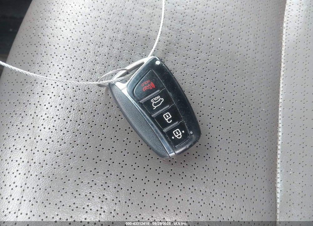 2014 HYUNDAI SANTA FE VIN: KM8SNDHF9EU071221