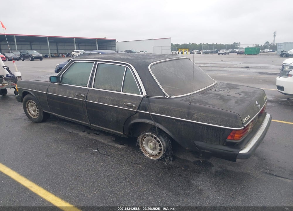 1982 MERCEDES-BENZ 240 D VIN: WDBAB23A5CB299331