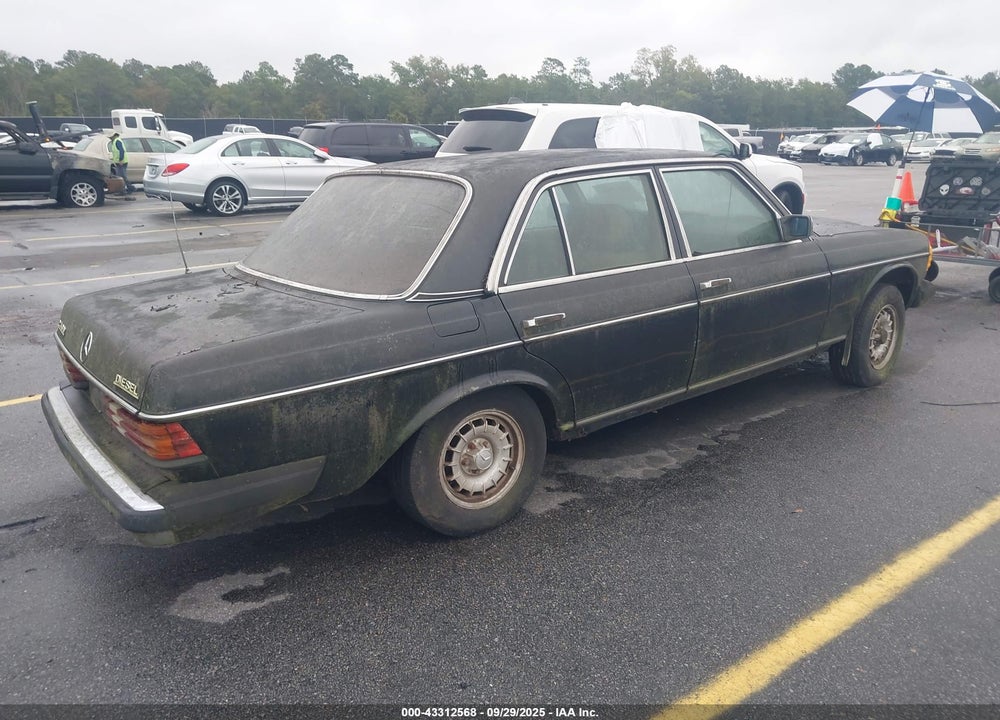 1982 MERCEDES-BENZ 240 D VIN: WDBAB23A5CB299331