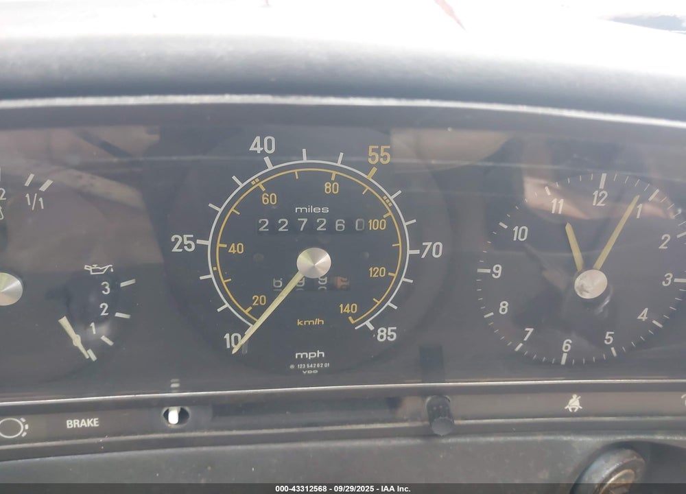 1982 MERCEDES-BENZ 240 D VIN: WDBAB23A5CB299331