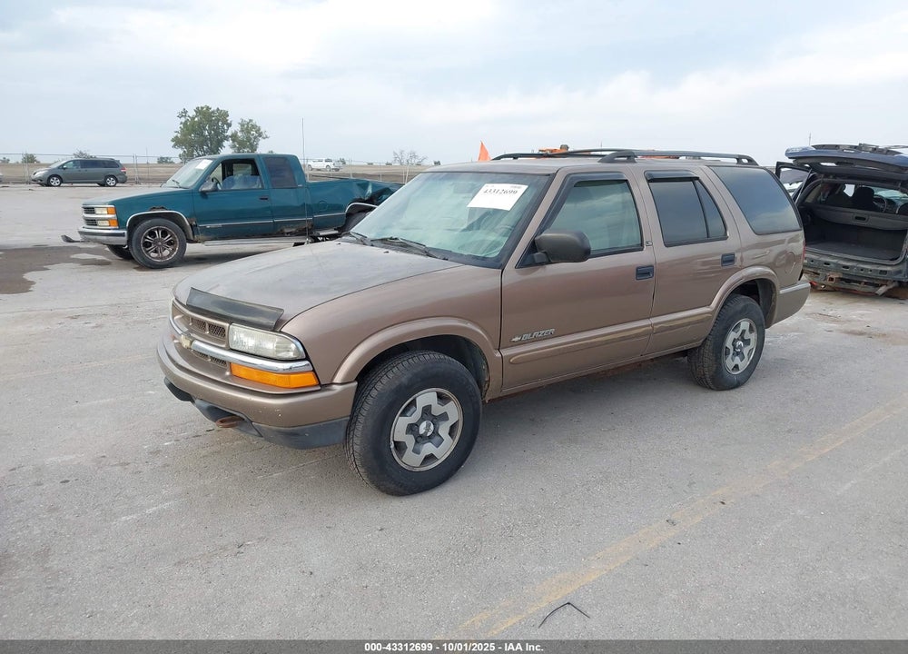 2002 CHEVROLET BLAZER LS VIN: 1GNDT13WX2K216290