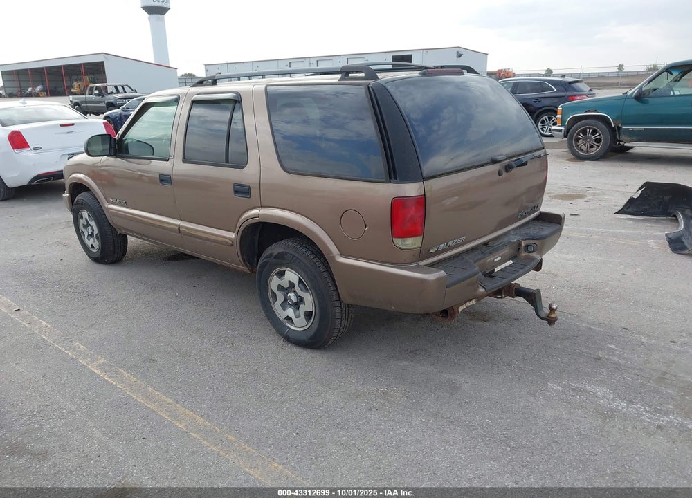 2002 CHEVROLET BLAZER LS VIN: 1GNDT13WX2K216290