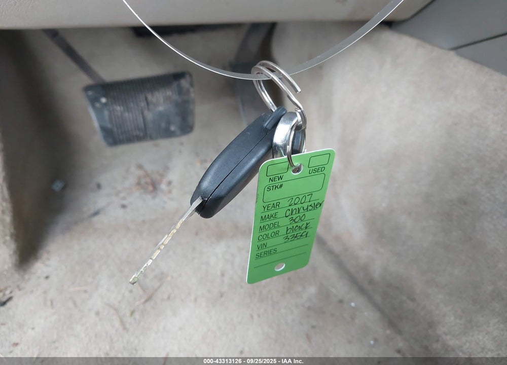 2007 CHRYSLER 300C VIN: 2C3KA63H57H833359