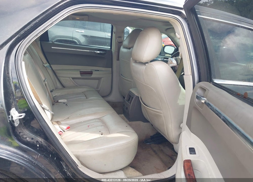 2007 CHRYSLER 300C VIN: 2C3KA63H57H833359