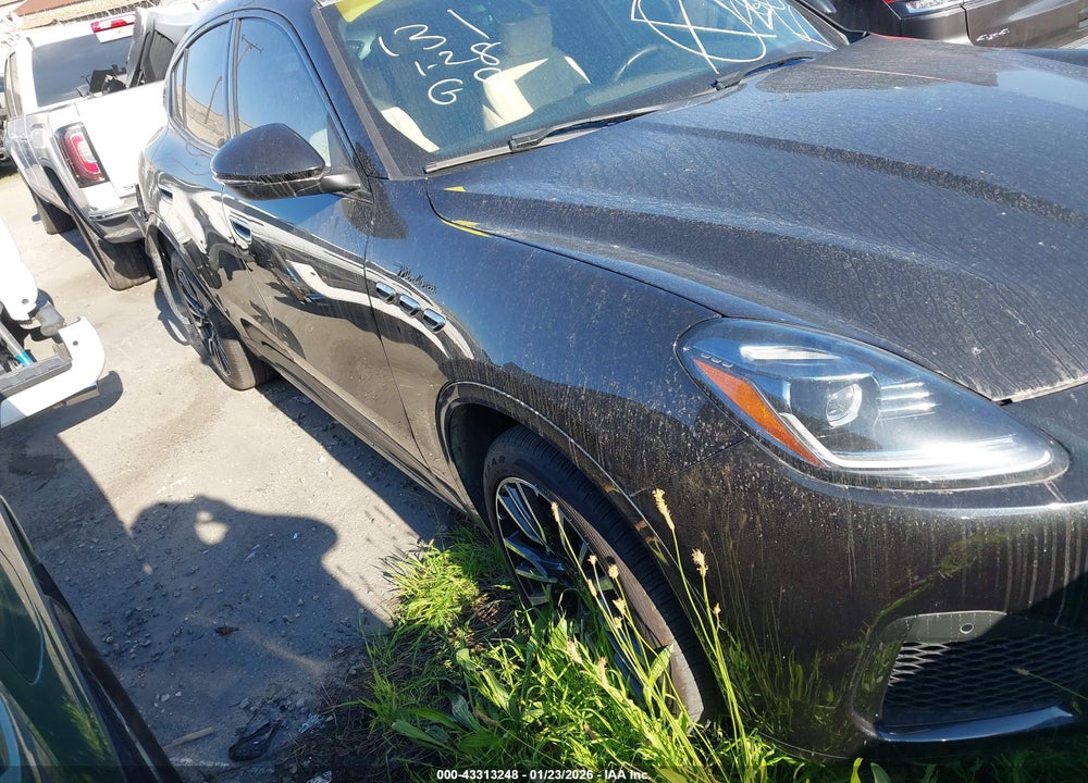 2023 MASERATI GRECALE MODENA VIN: ZN682AVM5P7427219