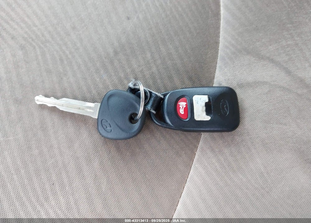 2013 HYUNDAI ELANTRA GLS VIN: 5NPDH4AE9DH452954