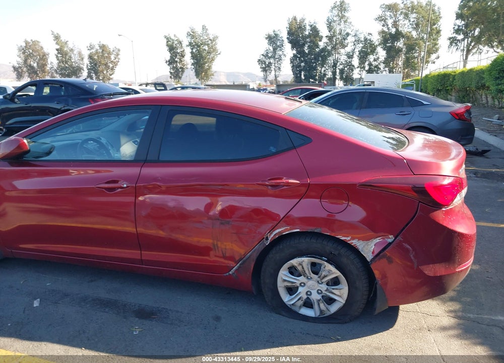 2016 HYUNDAI ELANTRA VIN: 5NPDH4AE8GH795145