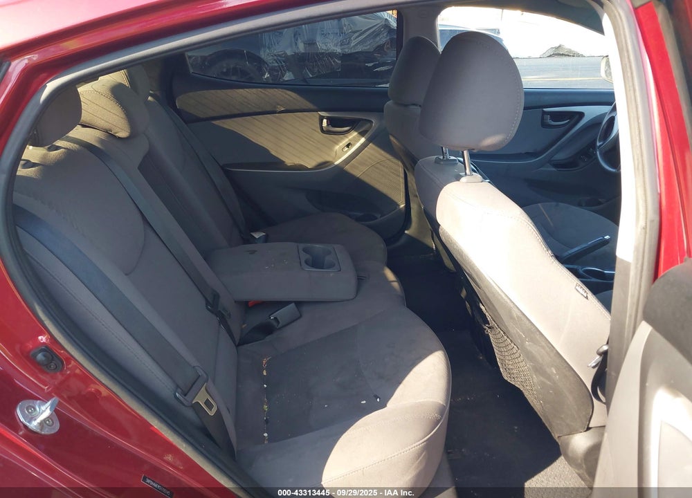 2016 HYUNDAI ELANTRA VIN: 5NPDH4AE8GH795145