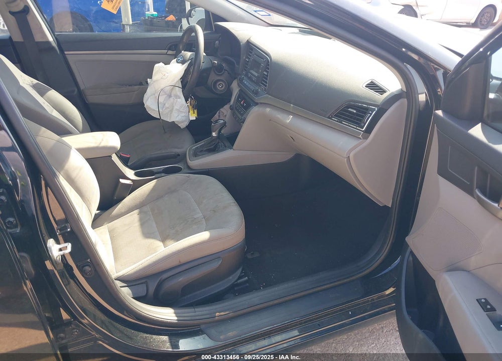 2017 HYUNDAI ELANTRA VIN: 5NPD74LF2HH208285