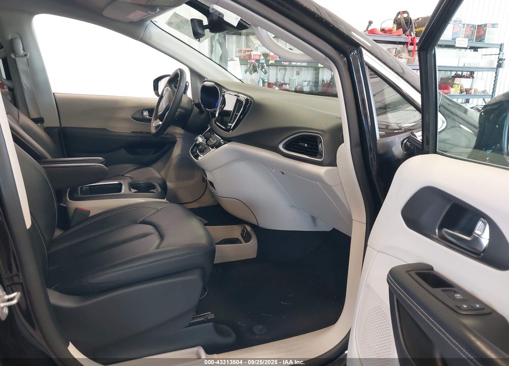 2024 CHRYSLER PACIFICA TOURING L VIN: 2C4RC1BG8RR186646