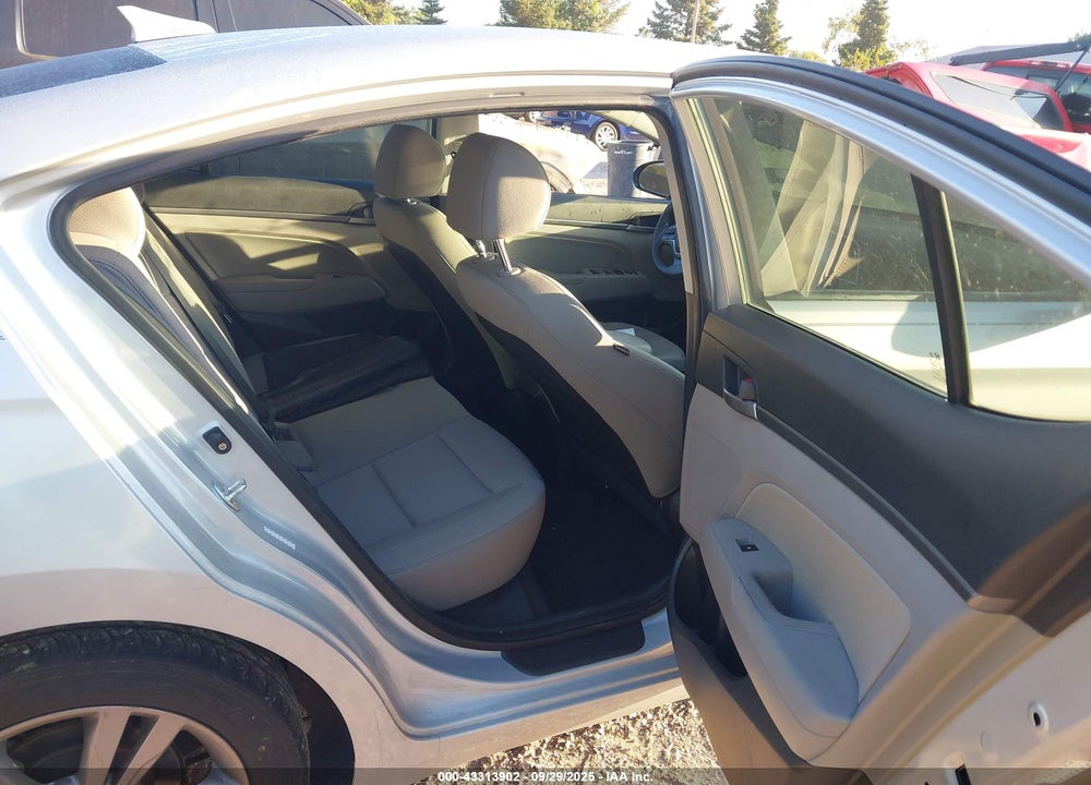 2018 HYUNDAI ELANTRA VIN: KMHD84LF7JU613790
