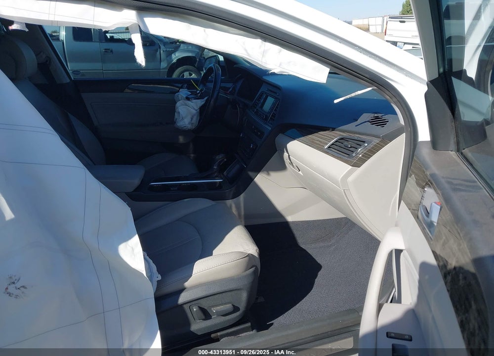 2015 HYUNDAI SONATA VIN: 5NPE34AF7FH063597