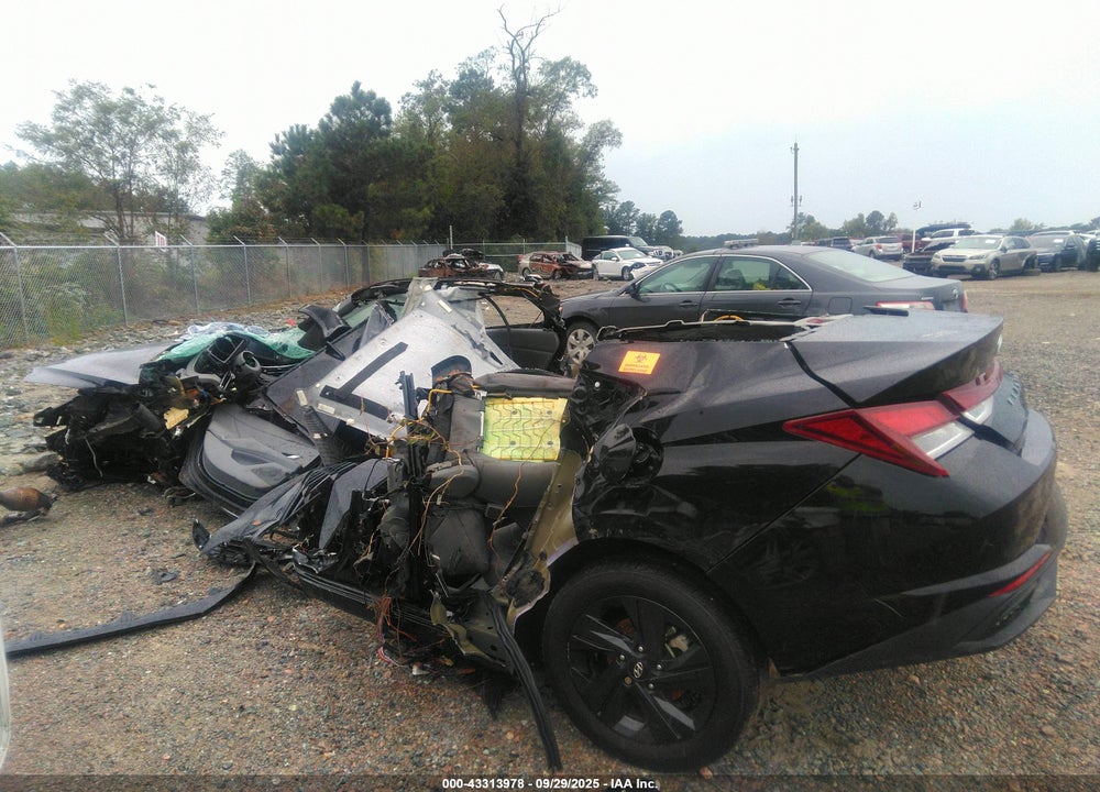 2022 HYUNDAI ELANTRA SEL VIN: 5NPLM4AG0NH058303