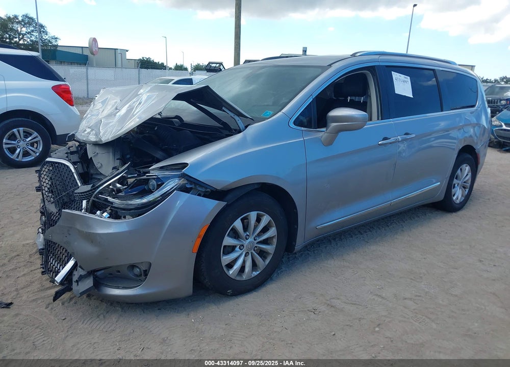 2018 CHRYSLER PACIFICA TOURING L VIN: 2C4RC1BG8JR287870