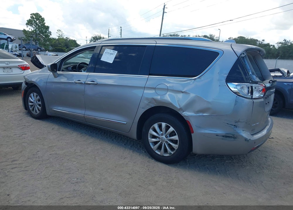 2018 CHRYSLER PACIFICA TOURING L VIN: 2C4RC1BG8JR287870
