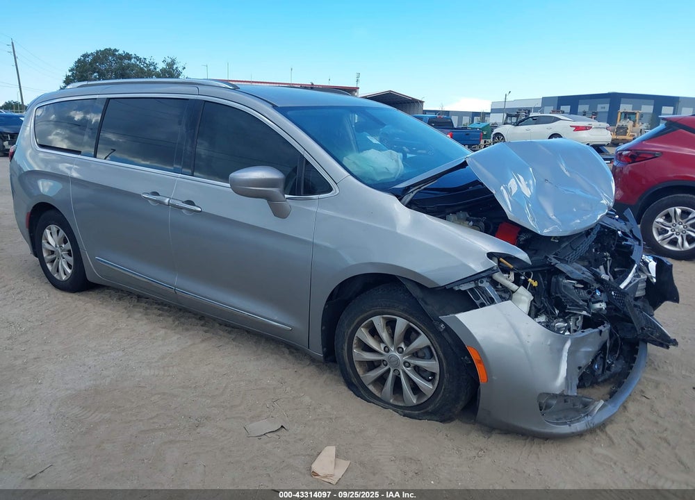 2018 CHRYSLER PACIFICA TOURING L VIN: 2C4RC1BG8JR287870
