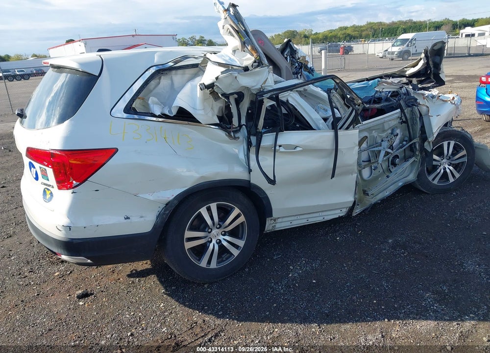 2017 HONDA PILOT VIN: 5FNYF6H52HB085022