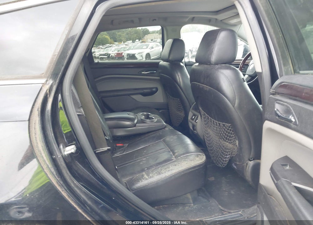 2011 CADILLAC SRX LUXURY COLLECTION VIN: 3GYFNAEY5BS672688