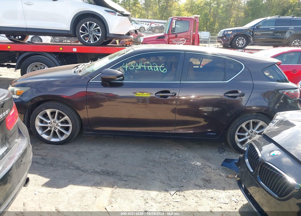 2011 LEXUS CT 200H VIN: JTHKD5BH8B2016238