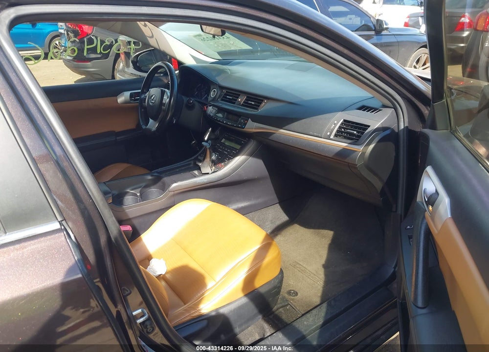 2011 LEXUS CT 200H VIN: JTHKD5BH8B2016238